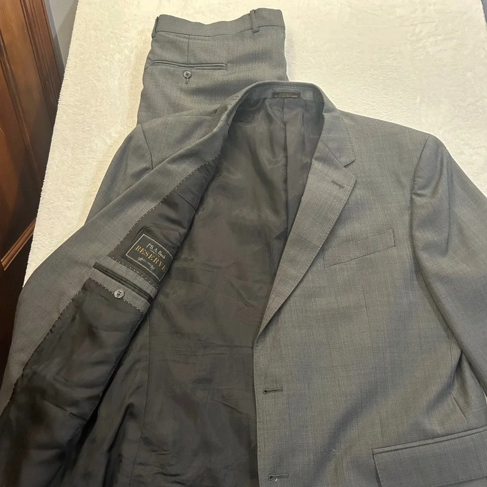 Jos. A. Bank Reserve Suit Reda Wool 2pc Sz 44R W38 Gray Pleated Cuffed Sharkskin